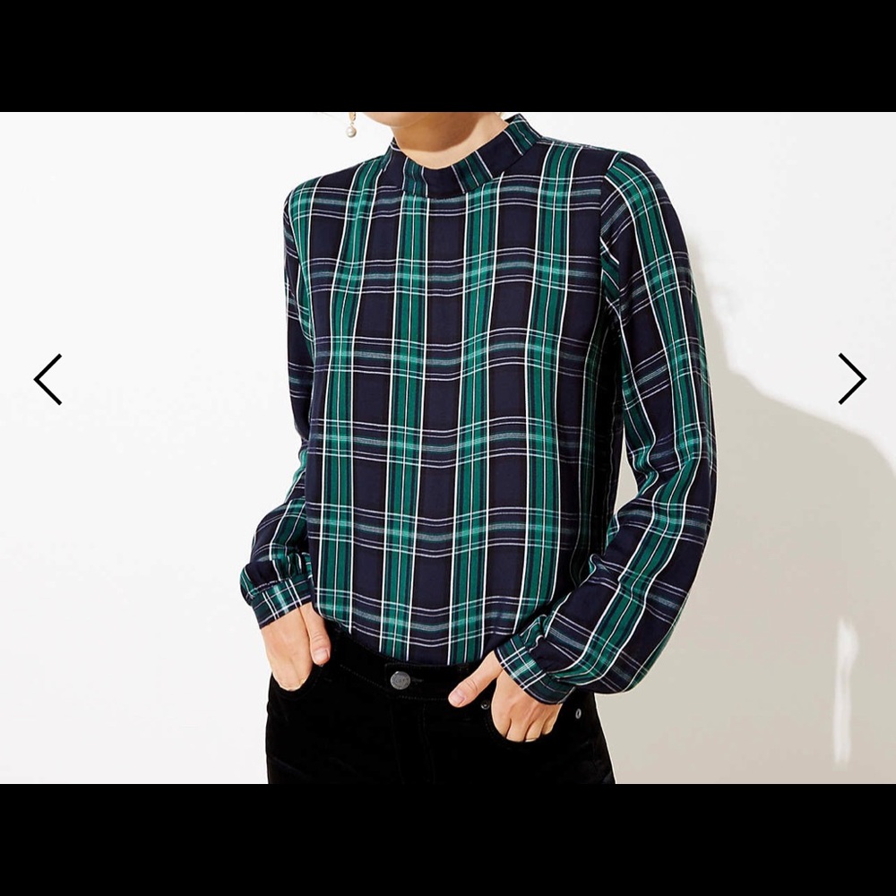 Loft Size Large Plaid mock neck blouse